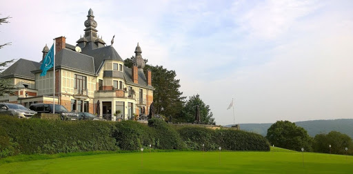Club house du golf de Rougemont et son paysage époustouflant.
